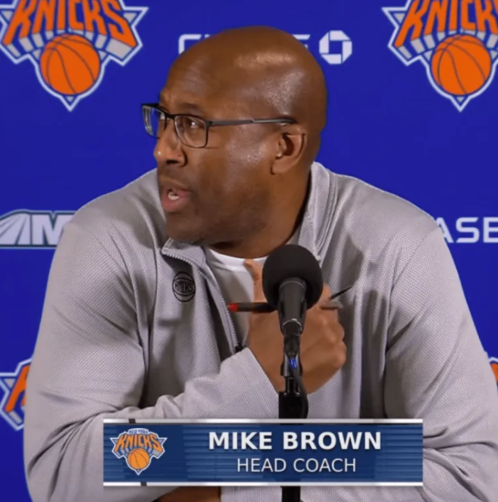 NBA常规赛，尼克斯121-133不敌魔术。
赛后尼克斯主帅迈克-布朗接受了记者