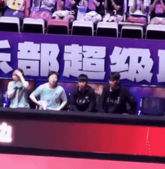 突发！孙颖莎突然退赛？直接回北京了！

今天比赛刚刚结束，
便有深大队的教练过来