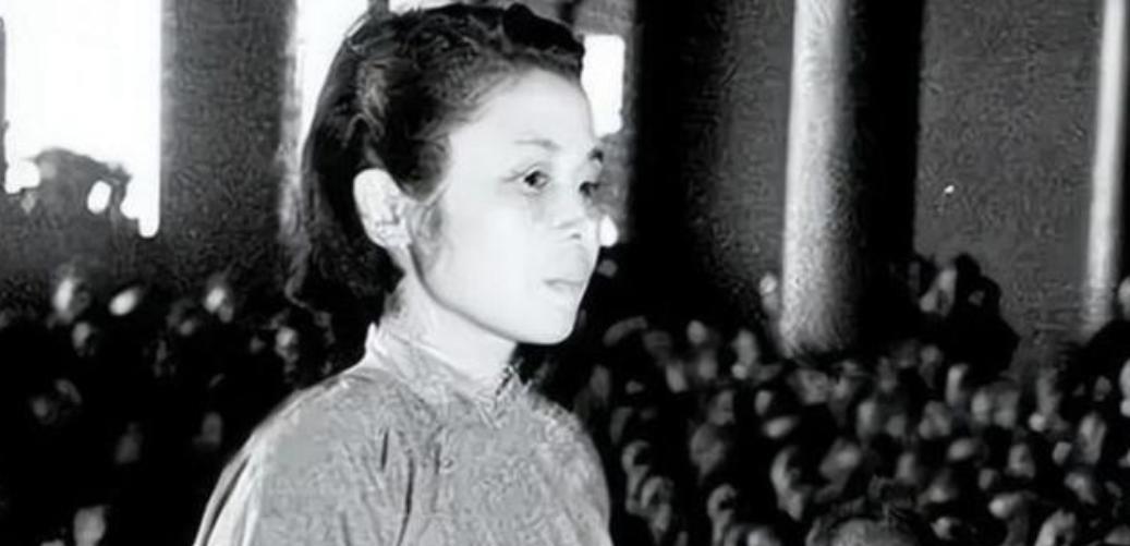 1940年，军统女特务冒死救下一名地下党，11年后，女特务被我党抓获，女特务提出