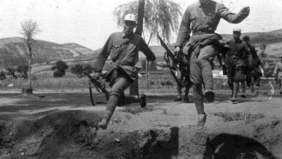 1942年，日军临清联队突然遭遇冀中军区警备旅，以为稳操胜券，殊不知该旅刚缴获朱
