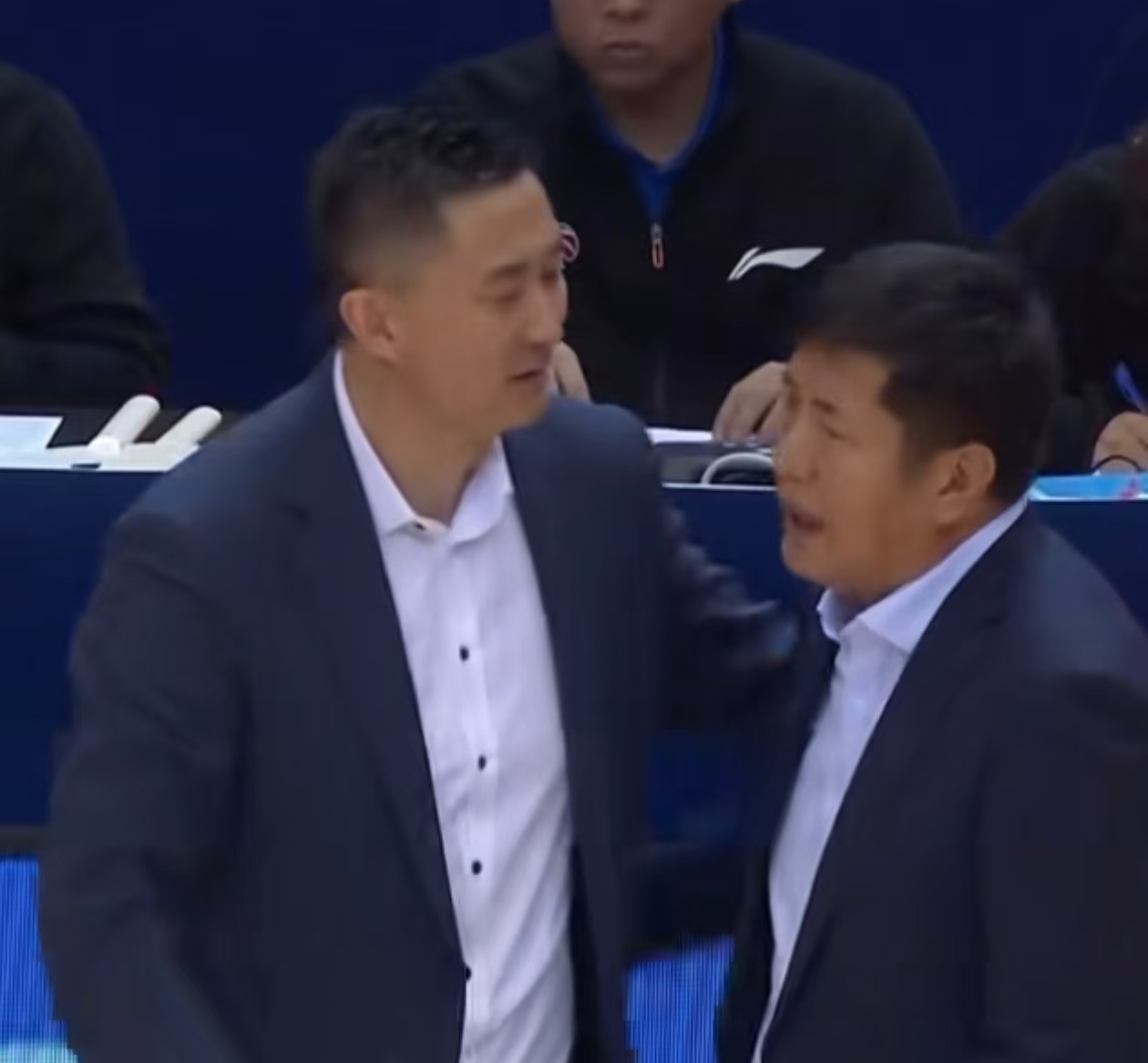 杜锋纳闷！准备的四大中锋没用上，不得不感谢一名广东名宿帮忙