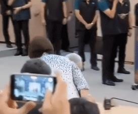 赖清德，这一拜，彻底没救了！
他不拜马列毛邓，不是社会主义拥护者。
他不拜孙中山