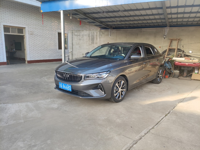 开了一年帝豪后的评价
购买时间 2023-04
买帝豪的主要原因还是看中它的外观