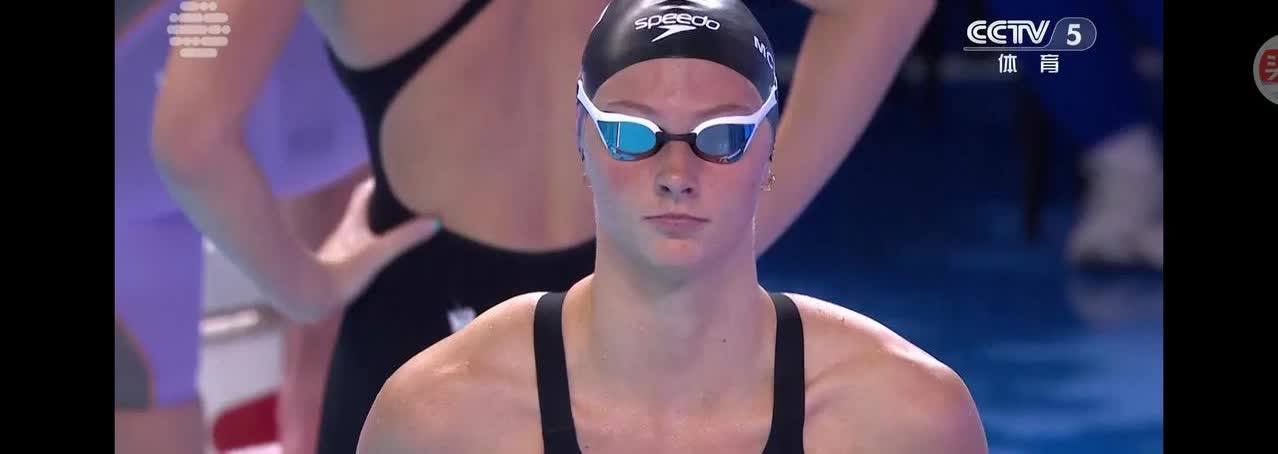 2025新加坡游泳世锦赛


女子400米自由泳预赛，中国运动员李冰洁和杨