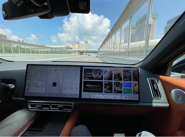 理想L7试驾
1.首先外观，不说很漂亮，但应该没有人会觉得丑吧，我觉得这个设计还