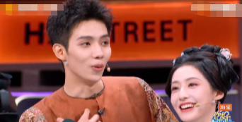 陈星旭单脚离地禁忌！杨迪没搞定却被卢昱晓一脚踩来 ​​​