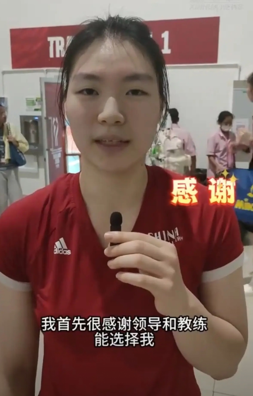 张籽萱再度感谢领导。中国女排17岁主力二传张籽萱接受采访时表示世锦赛三战过后对自