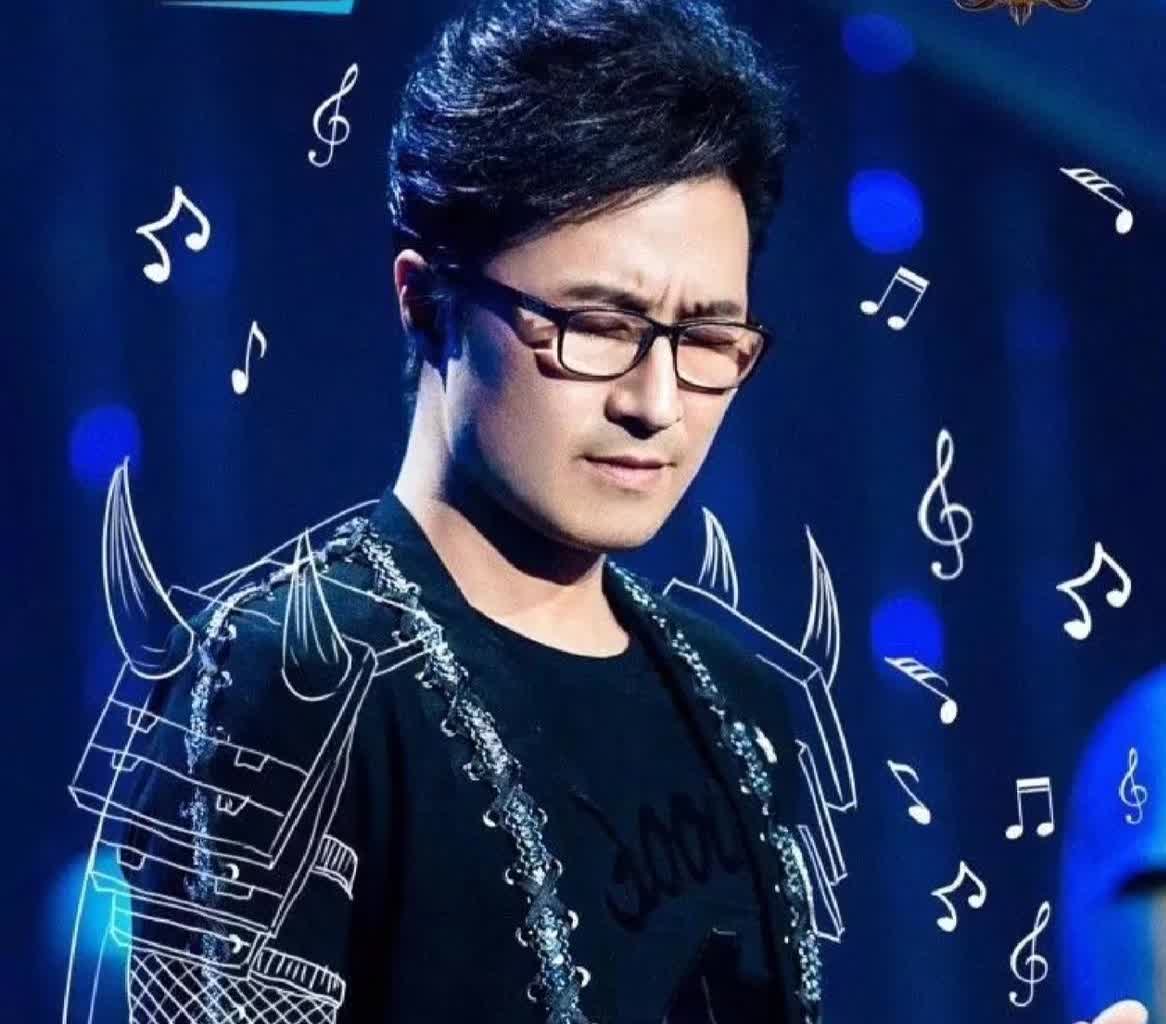 我终于知道
汪峰为什么要在节目上牵宁静的手了
不是因为真的喜欢宁静，而是因为