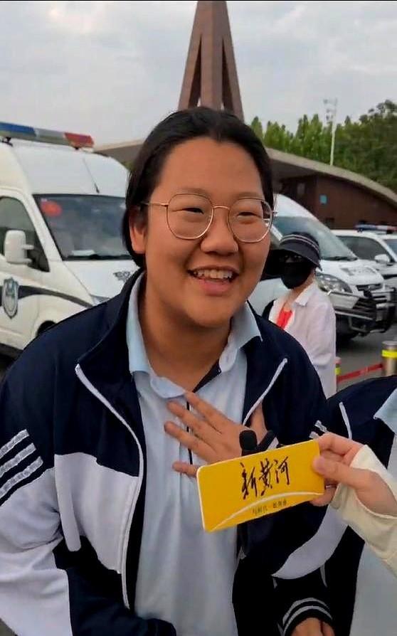 6月7日下午，数学考试结束后，东营市胜利一中考场外，一考生用略带夸张的语气表示，