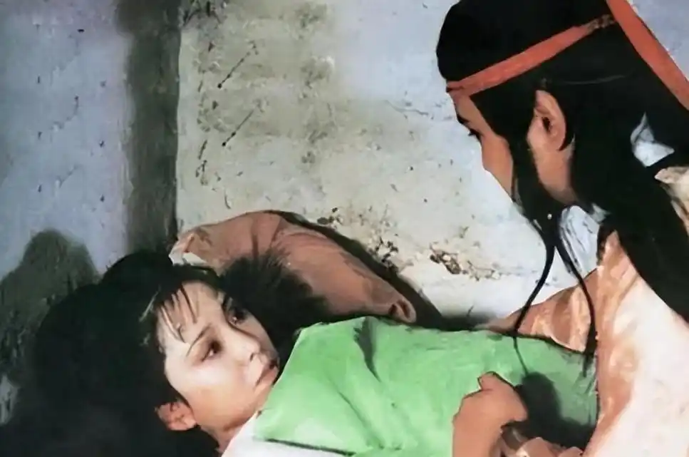 晴雯，
“心比天高，身为下贱”
戏里戏外，都是这句话的真实写照。

87版《红楼