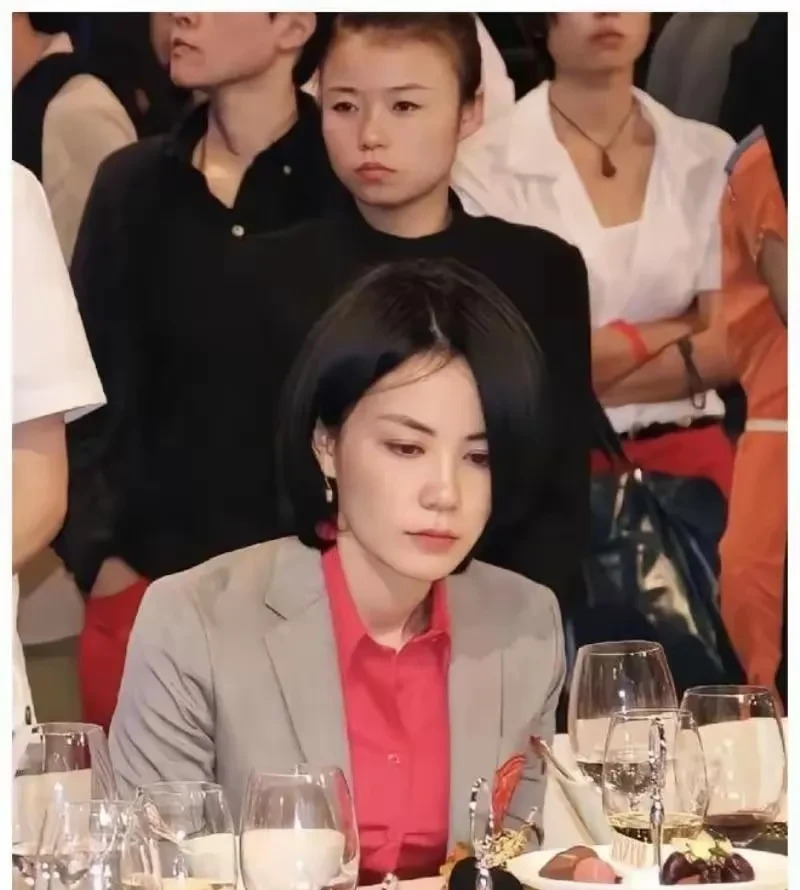 王菲谢霆锋高调秀恩爱











什么情况？天后王菲竟然在公开场合打电