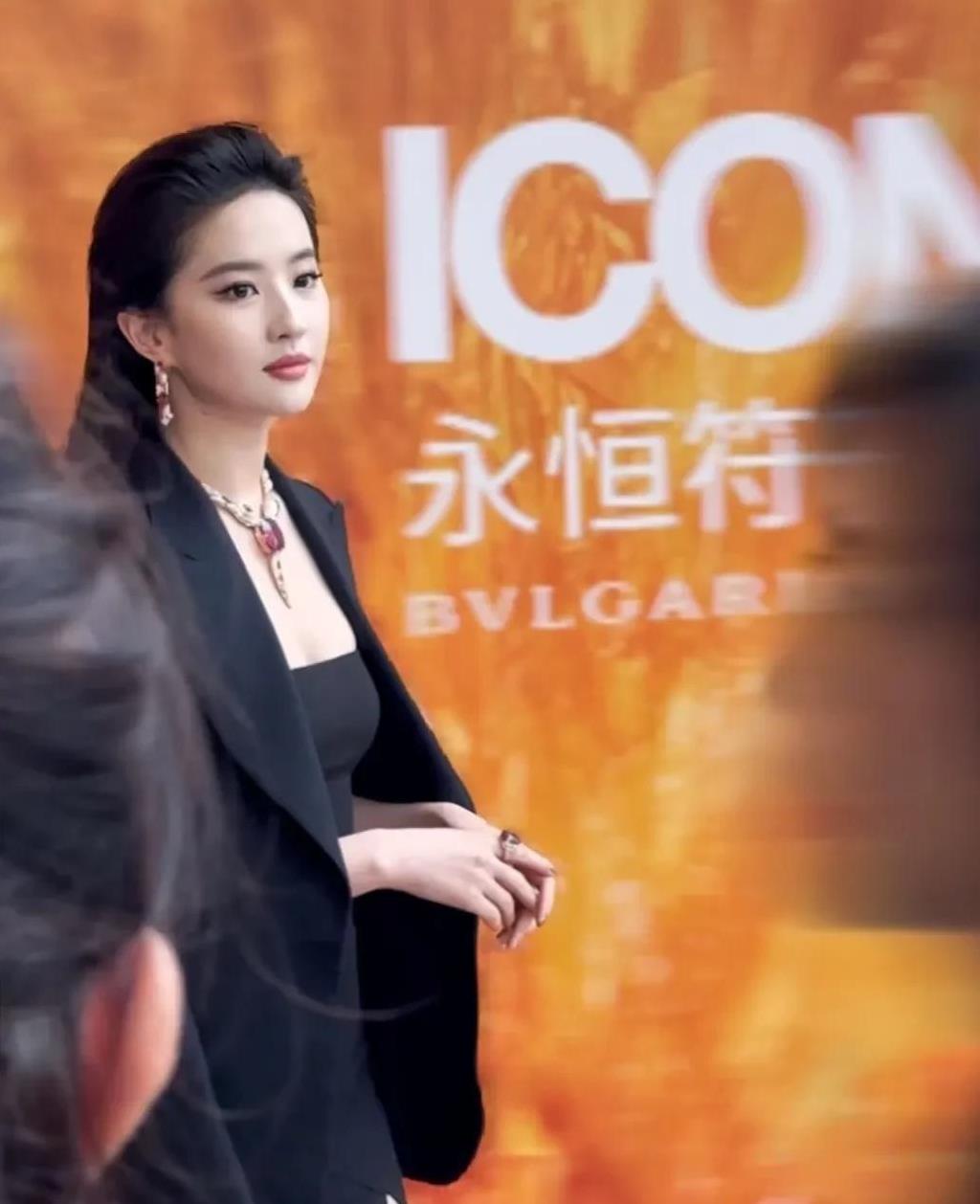 如果不要彩礼
让你选老婆
刘亦菲和倪妮都未婚。
你会选谁？
#刘亦菲# 
#倪妮