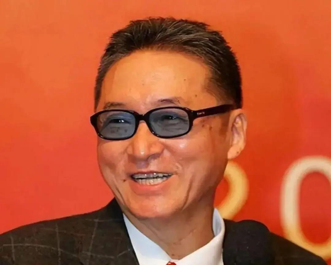 | 李敖其人·周伯通 |
看过多次李敖的电视访谈的视频，很可爱，很搞笑，像个单纯