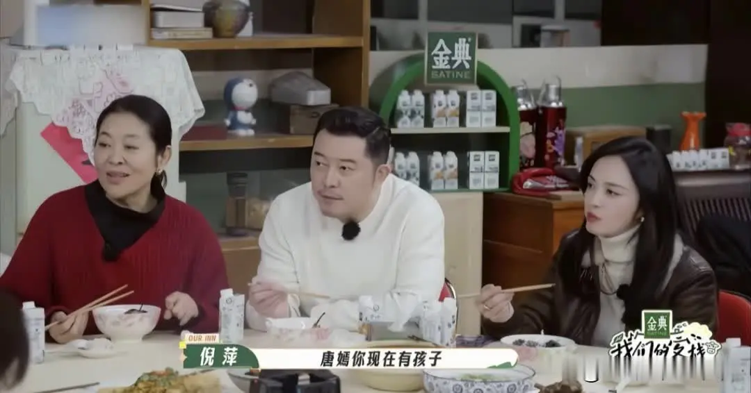 罗晋其实在这段婚姻里，牺牲也挺大的，

他是独生子，结婚这么多年，唐嫣却从来没跟