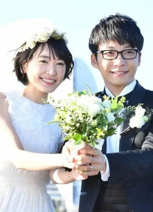 星野源揭秘与新垣结衣交往契机：拍戏时毫无杂念