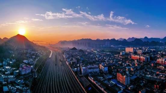 铁路"五一"假期发送旅客超1.2亿人次 创历史同期新高