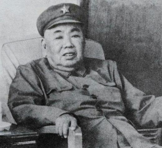1976年许世友来到毛主席故乡韶山，就在喝酒时，许世友女儿突然上前耳语， 许世友