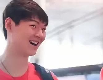 亚洲杯拿了亚军，不少球迷喊着让郭士强别用周琦、王哲林这些人了。
 
气话说说