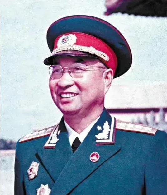 1955年9月27日，在新中国首次大授衔中，陈赓将军被授予大将军衔，位列开国十大