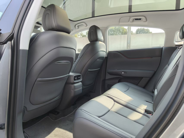 这种0公里小鹏G6能买吗
卖车的说26年小鹏G6 科技版
马上上新款了，这个25