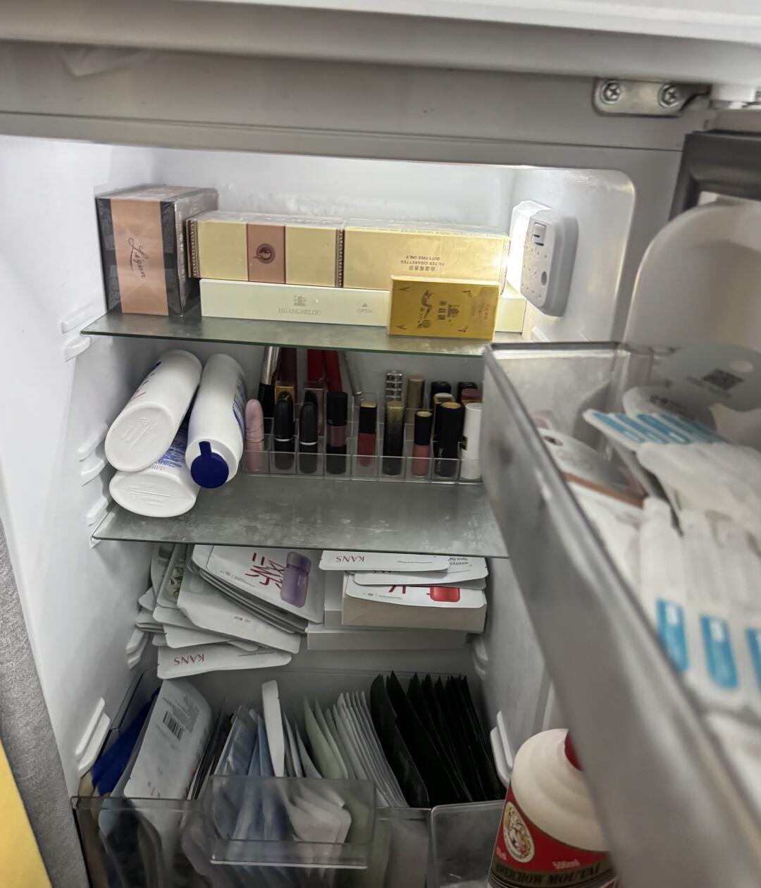 一个女生的冰箱正常吗