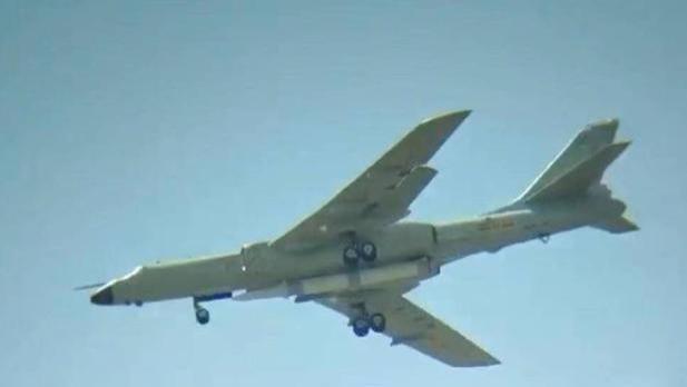 轰6N挂上全新高超音速导弹，长度超10米体型巨大，又是一款大杀器