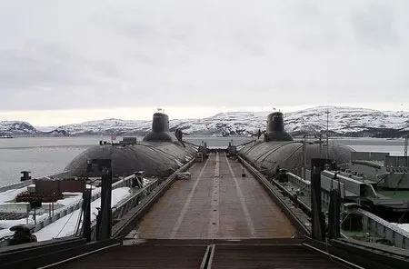 8.8级强震掀翻俄核潜艇基地！美卫星偷拍暴露致命伤？
2025年7月30日，俄罗