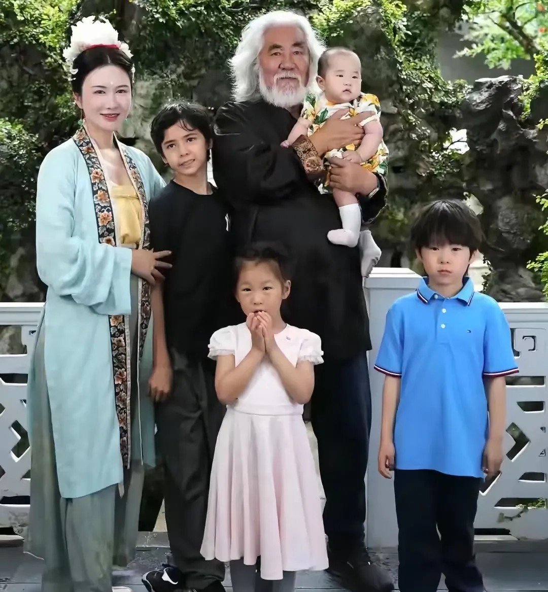 我开始有点心疼张纪中老婆杜星霖了！

张纪中哪里都好，有才又有钱，就是有个“