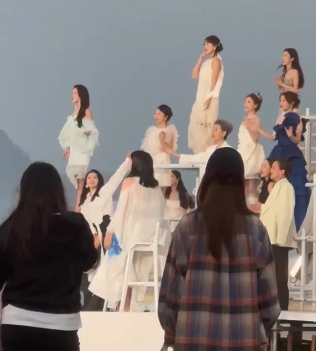 网友传播的〈浪姐6〉里各明星的出场费。

1. 马吟吟：13W  
2. 