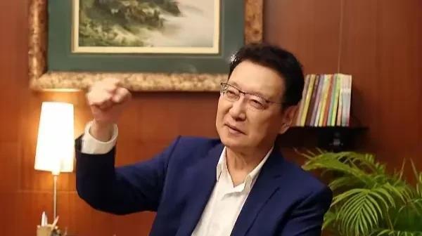 老赵这家伙不是啥好鸟……