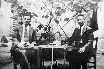 大汉奸站田边解手，老农突然抄起粪叉猛砸其脑袋。没想到八路军司令罗舜初得知后急了，