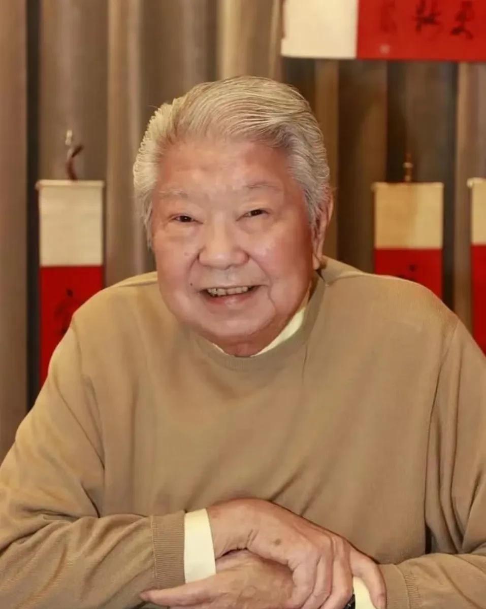 文人就是不一般
不管蔡澜多有成就，也不可否认他在感情生活中的“渣”，远远超过王思