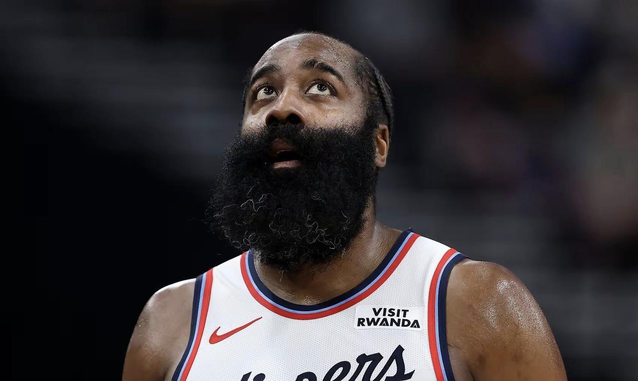 祖巴茨空砍33+18！快船105:120不敌骑士，伦纳德归来哈登又不行了？
难道