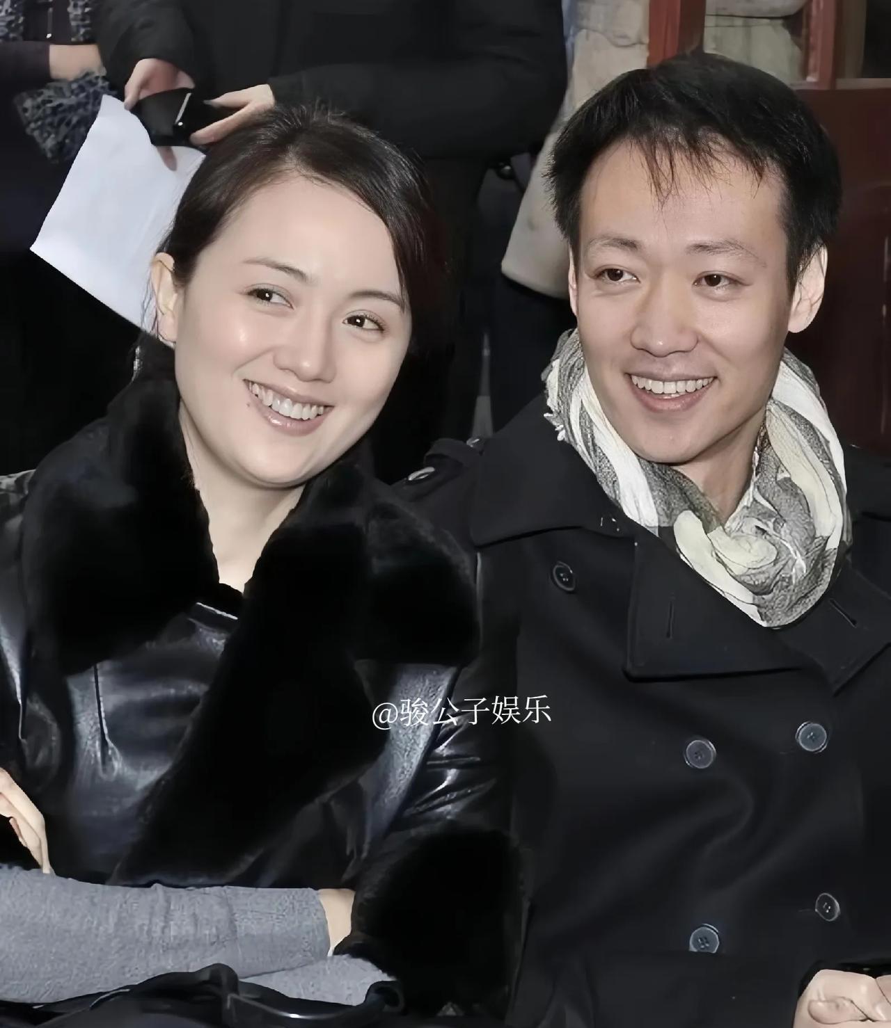 朱媛媛曾分享过她和丈夫辛柏青的婚姻故事。他们是同班同学，起初甚至有些互相看不上，