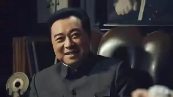 沉默的荣耀：笑容背后藏着狠毒的心，害枕边人的他才是吴石的劲敌