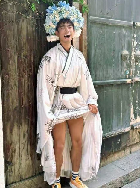 大家都说我穿汉服的样子很特别