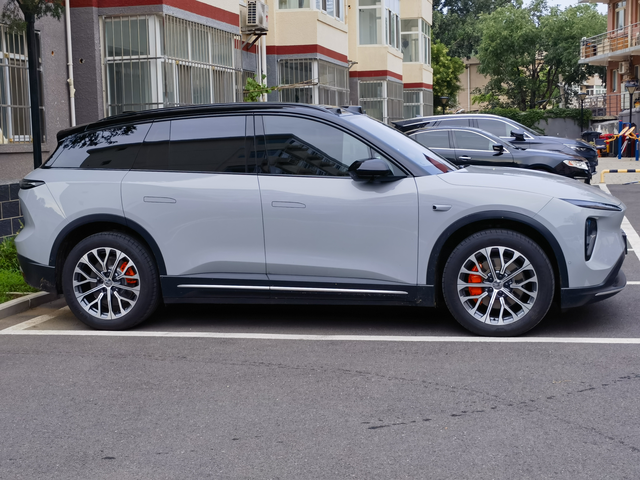 蔚来新车使用135天之体会
买车之前在关注蔚小理不同的品牌之间不同的功能性能权衡