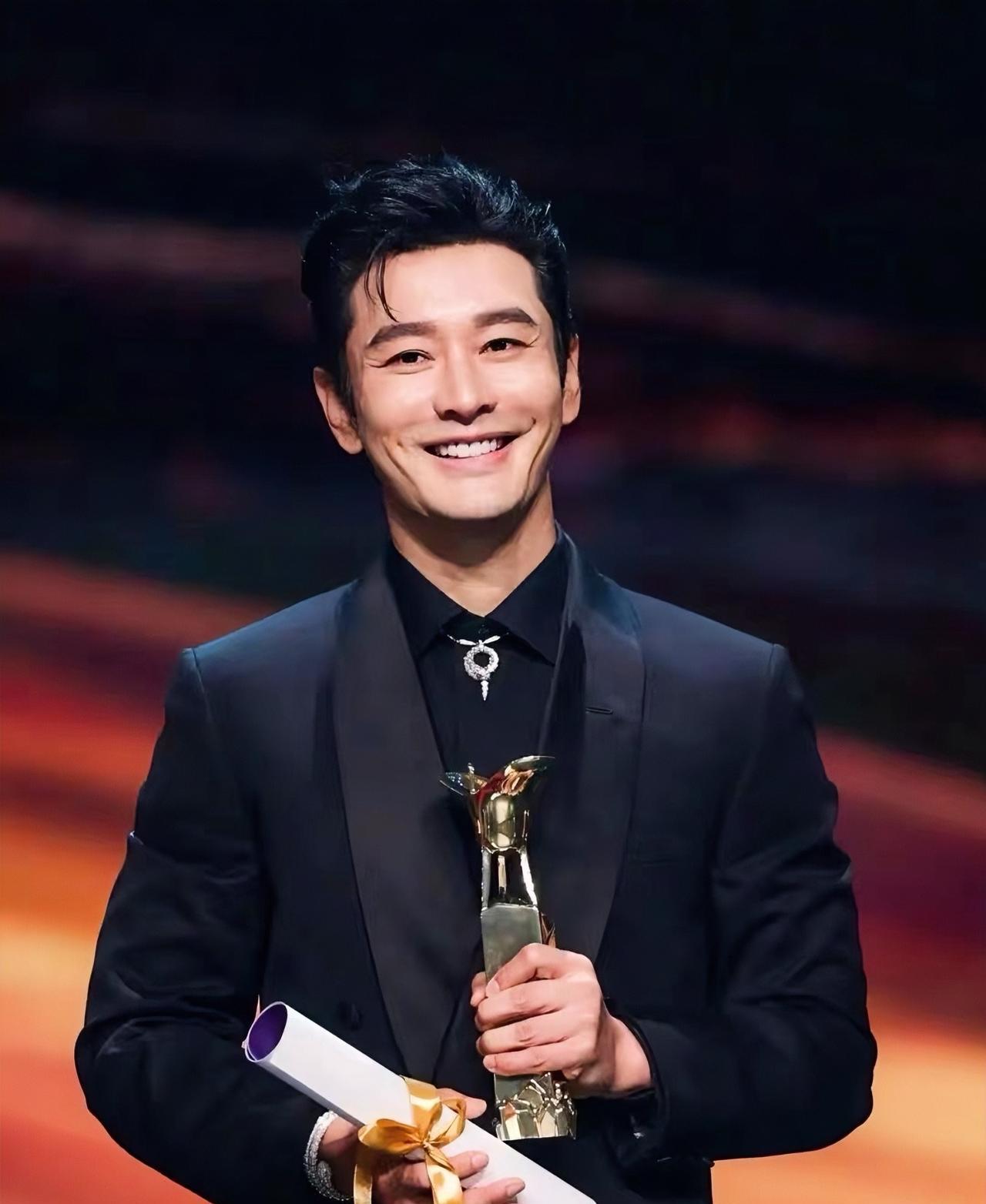 黄晓明这次考博落榜
我倒是觉得这对他来说是一件好事，
继那尔那茜这件事之后，肯定