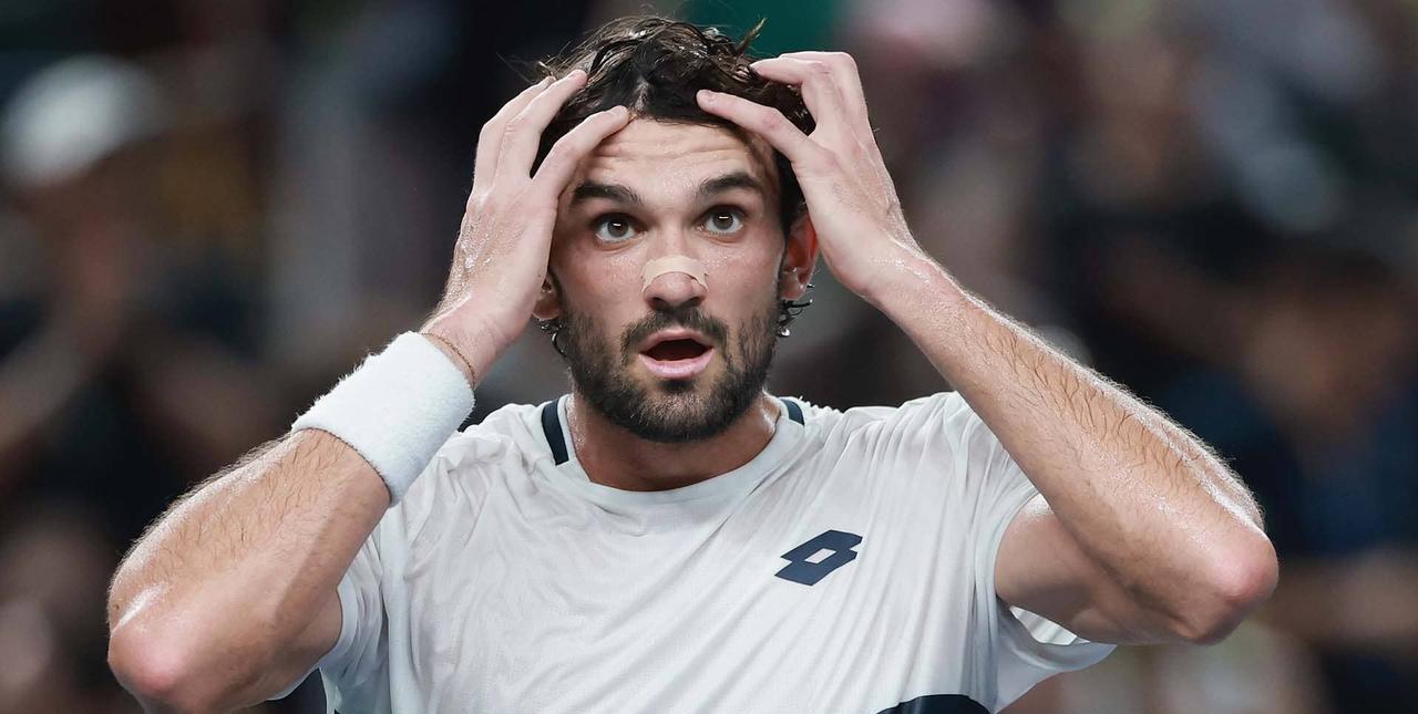 据ATP官网最新消息，瓦舍罗力压德雷珀、门希克以及丰塞卡，荣获2025年男子网坛