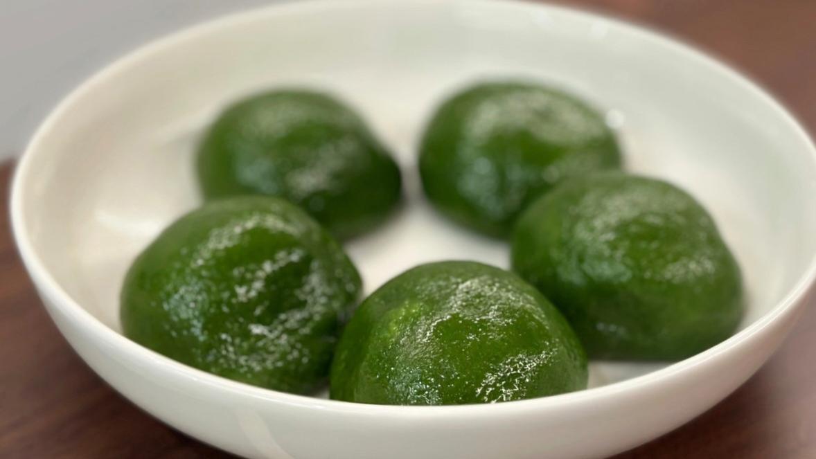 软糯香甜的豆沙青团
