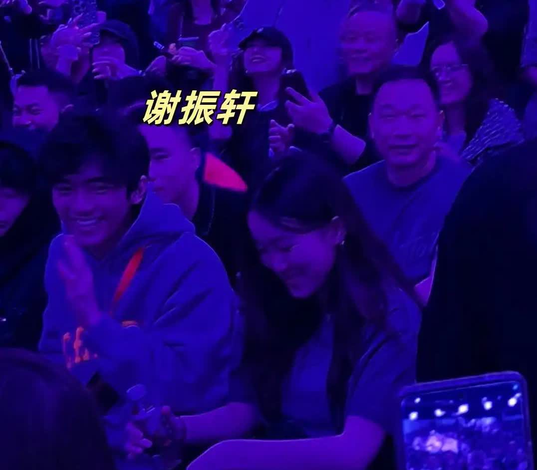 现在全网最煎熬的人，应该就是张柏芝了吧？

她煎熬的不是谢霆锋和王菲有多么恩