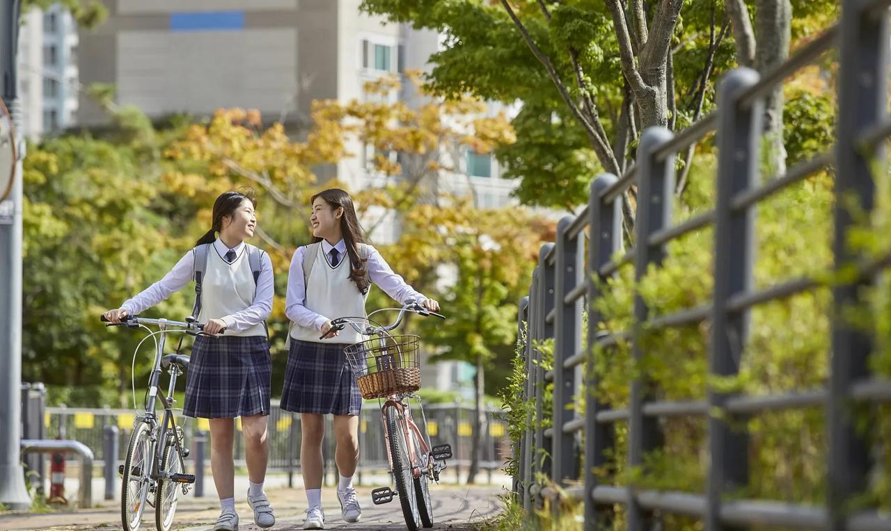 评《乔家的儿女》：烟火人间，五味杂陈
《乔家的儿女》这部由正午阳光出品，张开宙执