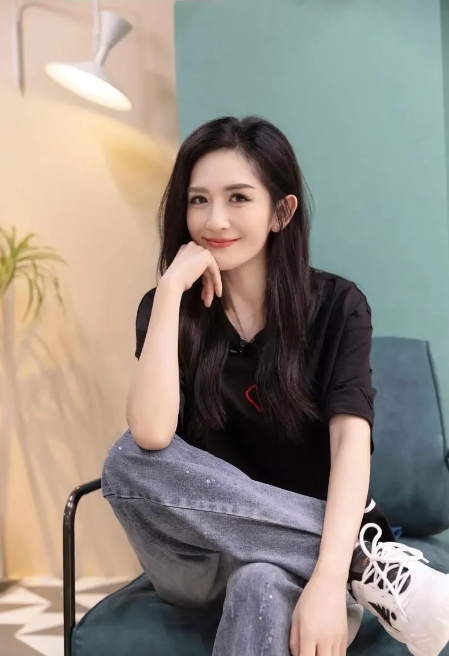 3月19日晚，谢娜在社交平台分享了自己的小确幸。她发的内容简短，却满是幸福滋味。