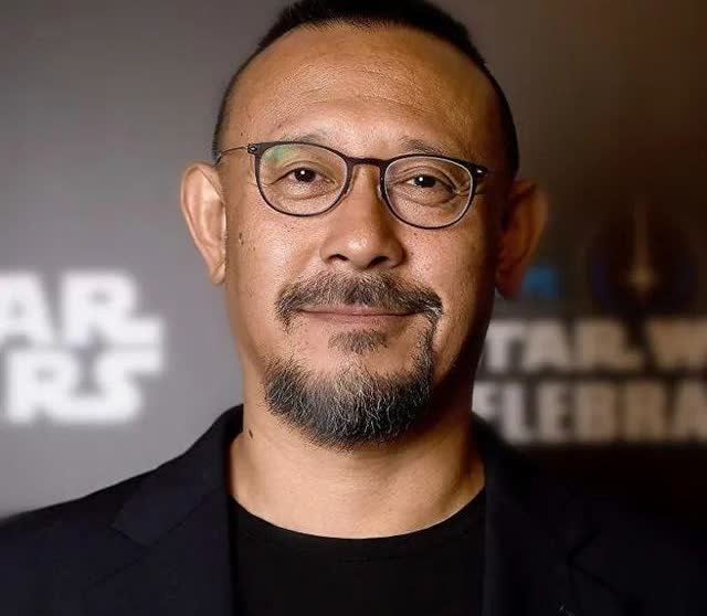 关于姜导演，有句实话能说吗？

姜导演是所谓的大导演，我一直谨慎批评，因为一