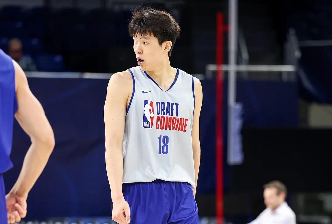 杨瀚森有望搭档特雷杨，老鹰22号签将为他而准备！
杨瀚森在老鹰的试训非常顺利，本