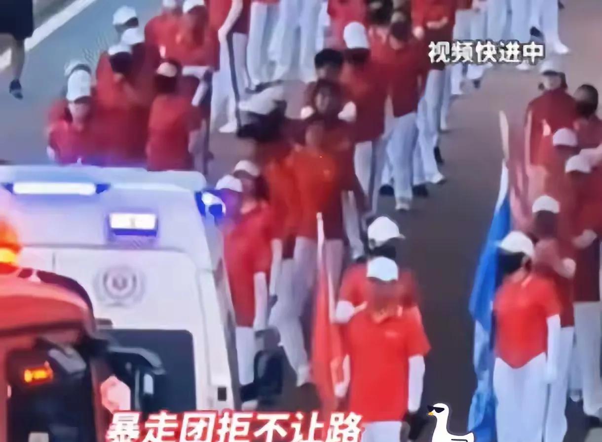 暴走团一“挡”火天下。
这是一个很让人头疼的具有组织性质的团体活动，本身是一个有