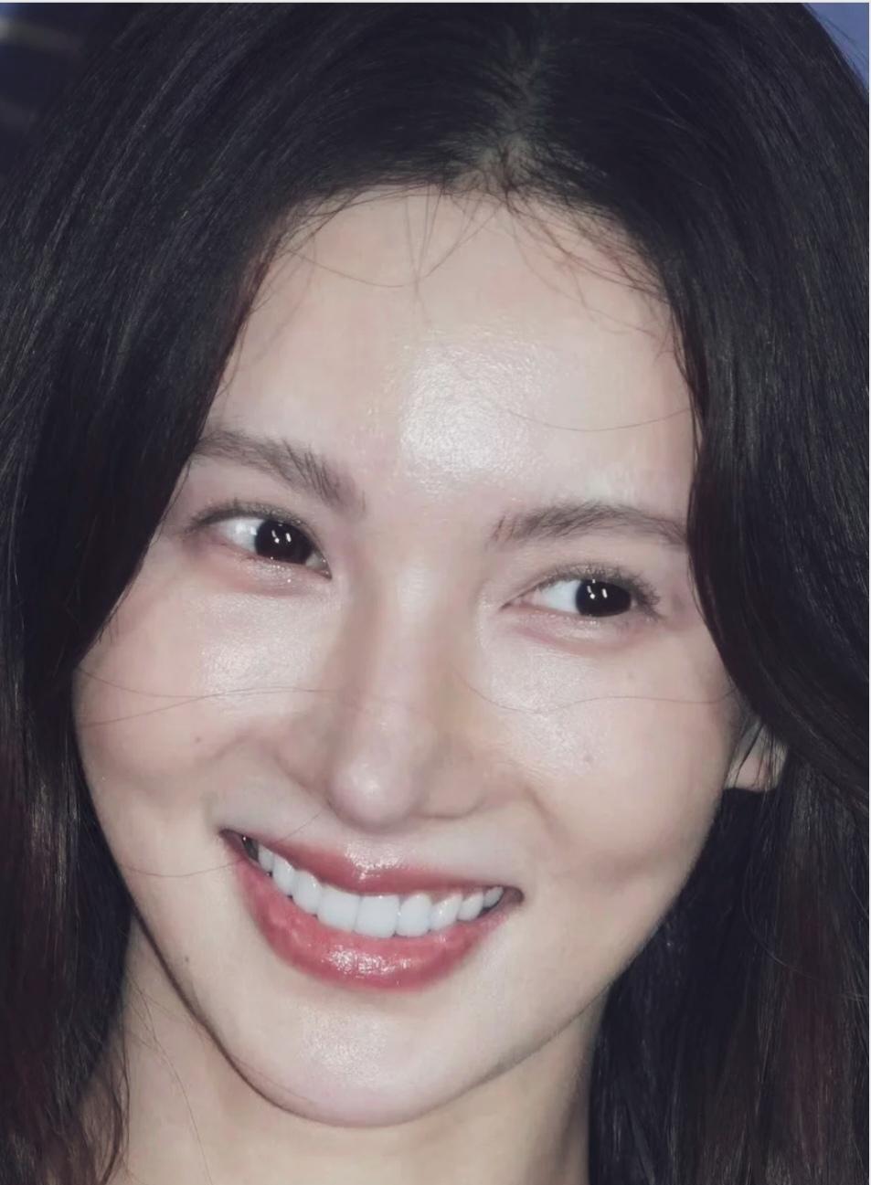 皮肤很好 ，眉清目秀。就是鼻子有点突兀！#金晨#