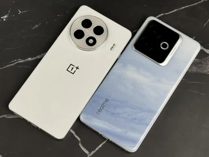 骁龙8至尊版旗舰，真我GT7Pro竞速版，跌至2357元！