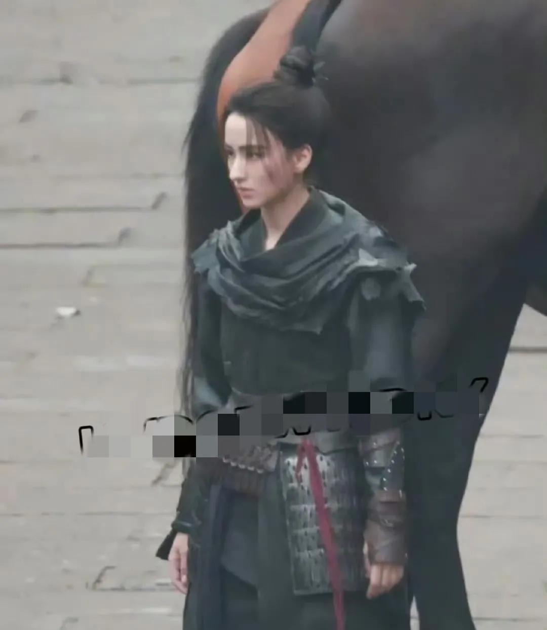 《风月不相关》女主终于曝光！！
庐山露出真面目，果然是李宛妲大美女。
看服装应该