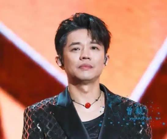 终于明白曾毅手表事件愈演愈烈

为什么他没有出来再次回应

而是让舆情继
